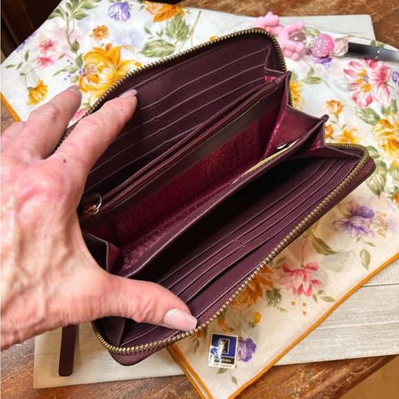 Kate Spade Laurel Way Stacy Wallet in Deep Plum. Beautiful saffiano leather - Picture 9 of 13